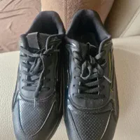 کفش سایز ۴۳ ولی قالب کوچک است برای ۴۲ خوبه
