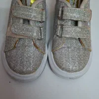 تعدادی کفش بچه گانه