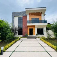 ویلا دوبلکس نما مدرن با حیاط زیبا و طراحی مدرن