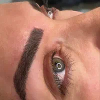 خدمات میکرو ابرو بابهترین متریال وده سال سابقه کار