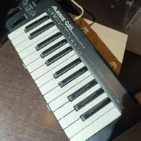 میدی کنترلر السیس Q25 و نکتار Impact