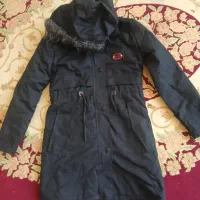 دو عدد کاپشن دخترانه دوتاش شبیه هم هستن