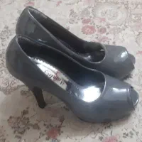 کفش های نو و استفاده نشده