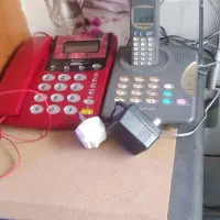 دو دستگاه تلفن رومیزی