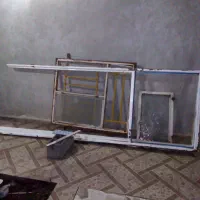 یه چهارجوب درچوبی بایه پنجره دست دوم سالم