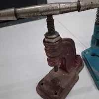 دستگاه منگنه دکمه زن