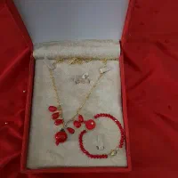 دستبند و گردنبند یلدایی