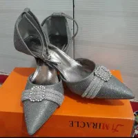 کفش کاملا نو یکبارهم پانشده