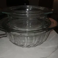 تعدادی ظروف پیرکس شیشه ای