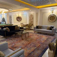 مبل هشت نفره تختشو و یک جلومبلی و دو عدد عسلی