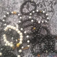 دستبند مهره ای به رنگ مشکی وسفید