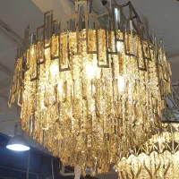 لوستر بزرگ و نو به همراه دو چراغ دیواری