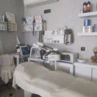 فروش تخت و صندلی و ترولی سفید