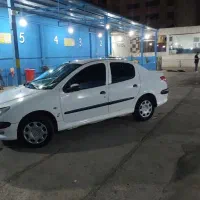 ۲۰۶ صندوقدار V8