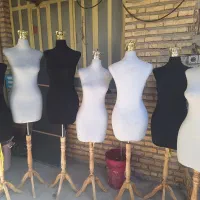 تعدادی مانکن زنانه