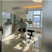 دستیار کنار دندانپزشک