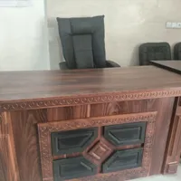 میز مدیریت و کنفرانس همراه صندلی