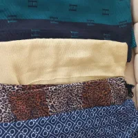 تعدادی شال زنانه