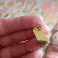 یک عدد فلش مموری ۳۲ گیگ