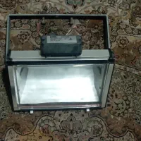 یک عدد پروژکتر‌بزارگ‌بفروش‌میرسد