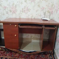 میز کامپیوتر در حد نو