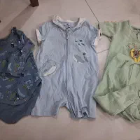 تعدادی لباس و کفش نوزاد