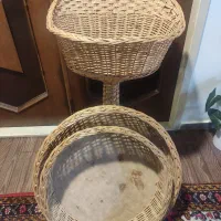 سبد حصیری پایه دار و ساده