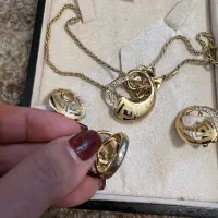 ست ورساچه|بدلیجات|تهران, مرزداران|دیوار