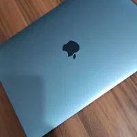 لپ تاپ اپل در حد نو