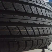 یک حلقه لاستیک ۲۱۵ ۵۵ ۱۷