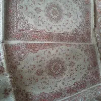 فرش کرمی یک نیم متری