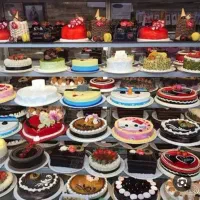 سرپرست و مدیر قنادی و کافه قنادی هستم