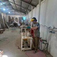 استخدام نیروی کار نیمه ماهر