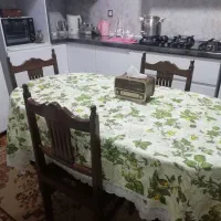 میز نهارخوری شش نفر با سه صندلی