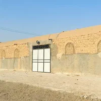 زمین ۳۷۰۰ متر مربع با ۶سالن بزرگ و پروانه دامداری