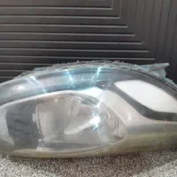 یک عدد چراغ جلو ریو کیا و یک آینه سانتافه