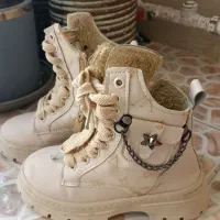 نیم بوت دخترانه در حد نو سایز 32