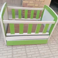 تخت. گهواره نوزاد