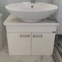 دو عدد روشویی کابینتی با سنگ و شیر و ۲ عدد آینه