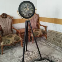ساعت ایستاده سه پایه
