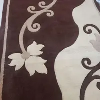 ۲ عدد فرش فانتزی و ۷۰۰ شانه