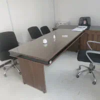میز کنفرانس و صندلی کنفرانسی