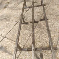 پایه زیر تختی