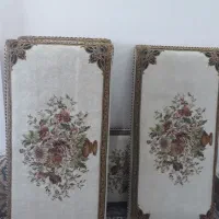 ۴ عدد پشتی در حد نو دو رو هر طرف یک رنگ