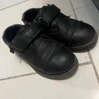 کفش و لباس بچگانه