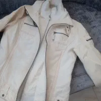 کت وپالتو|لباس|شاهین‌شهر, عطار|دیوار