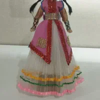 عروسک با لباس محلی بسیار زیبا