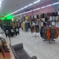 فرشنده و صندوق دار پوشاک