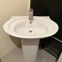 روشویی و شیر