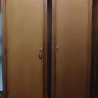 یک جفت کمد لباس چوبی